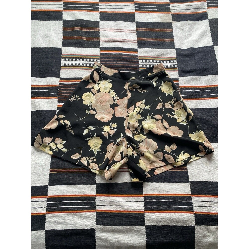 Vintage 90’s Floral High Waisted A Line Shorts. Flared. Back Zipper. Medium. USA
